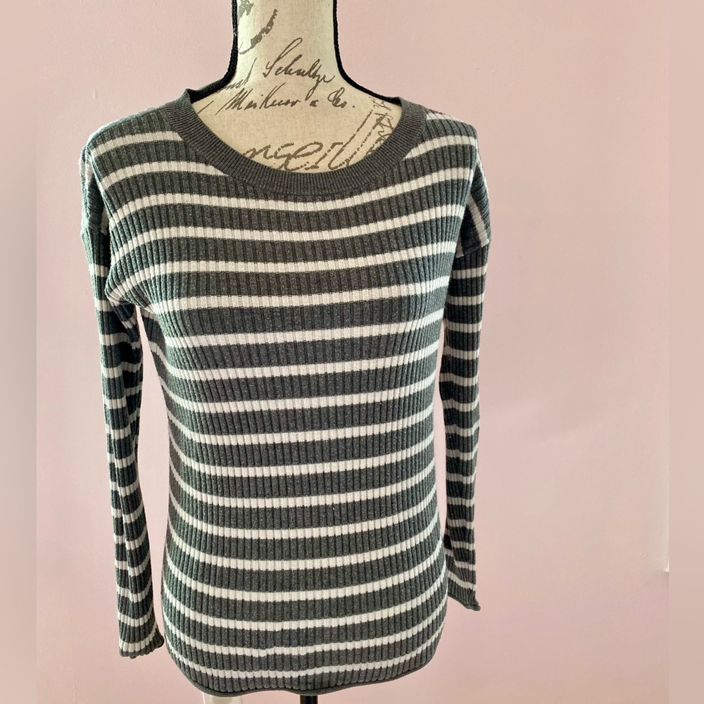 Striped Gray and White Ribbed Women's Top Size Small